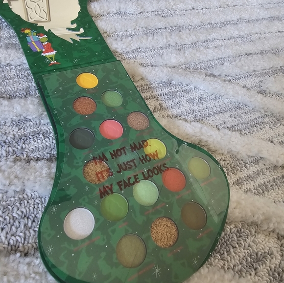 The Grinch x Makeup Revolution The Grinch Shadow Palette -Brand New in Box! - Picture 3 of 4